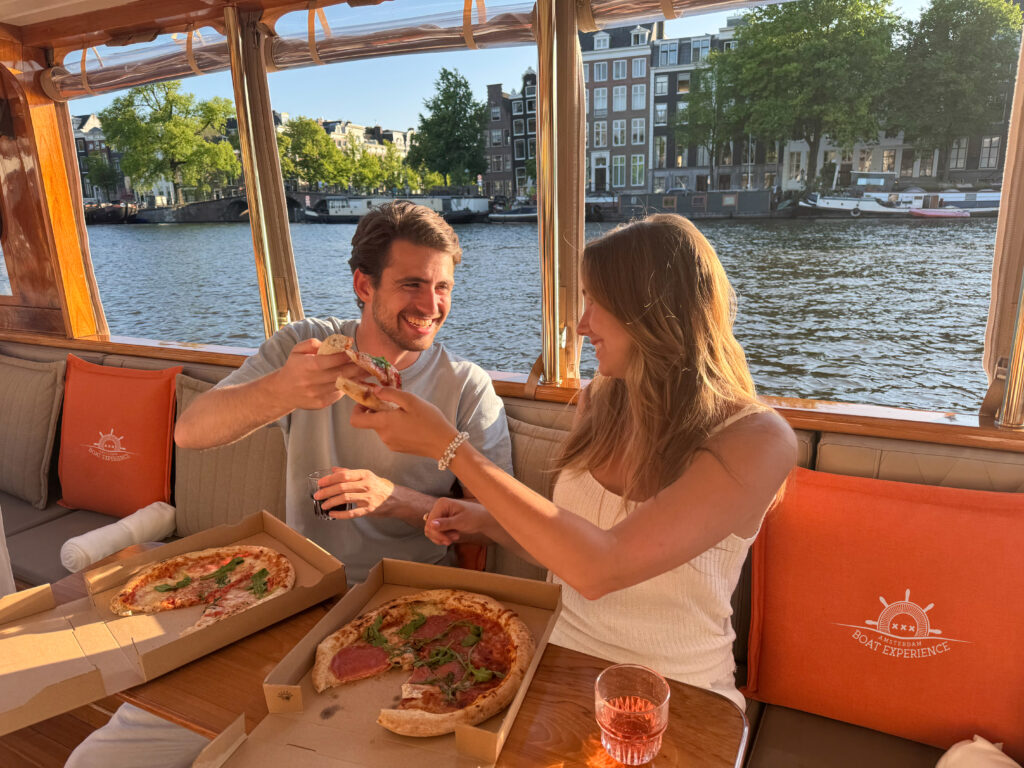 Pizza & Drinks boat