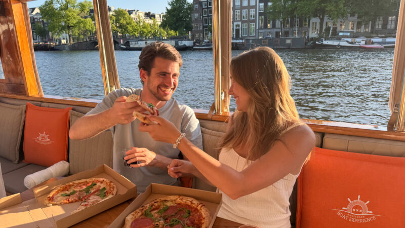 Pizza & Drinks boat