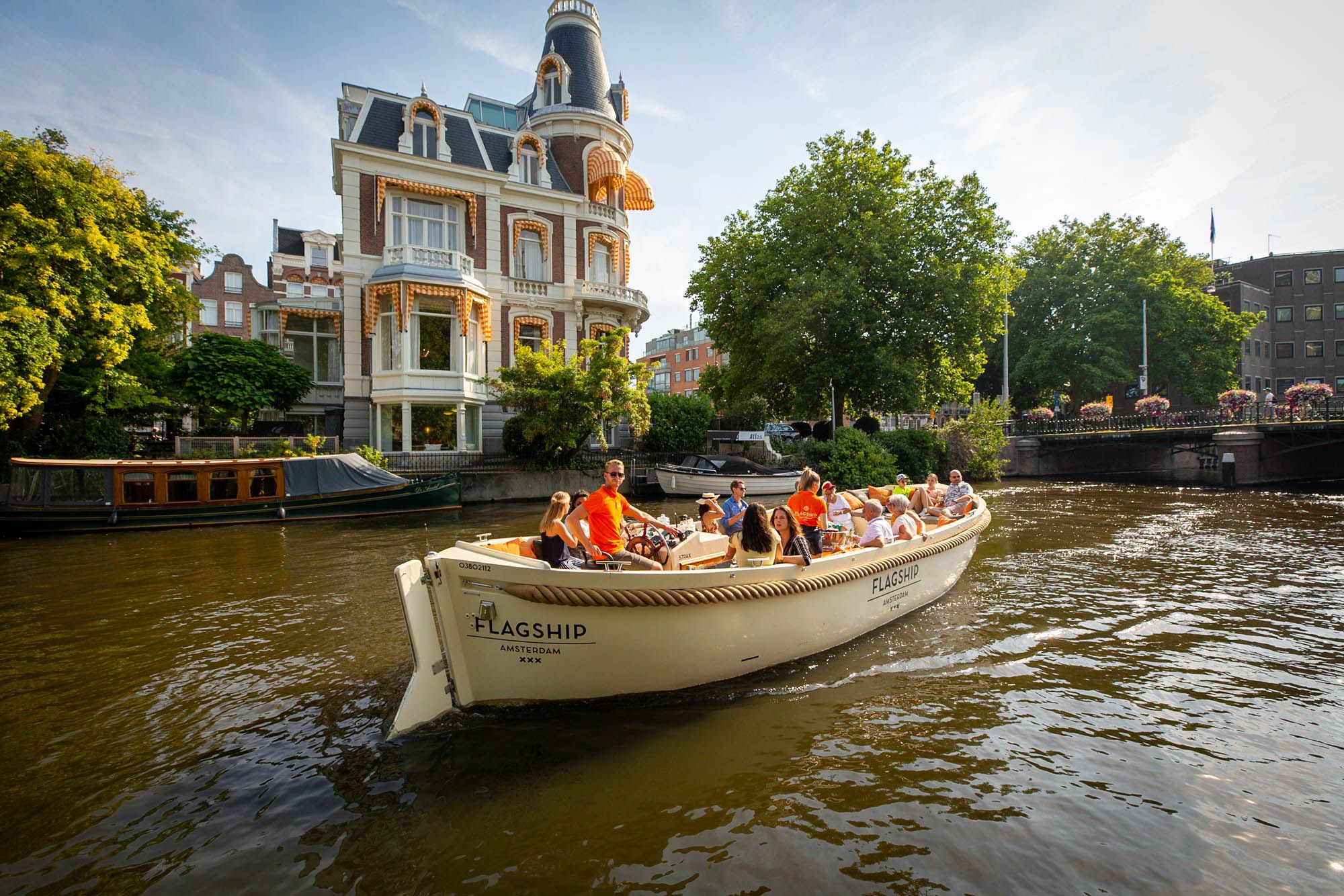 amsterdam canal cruise with entrance