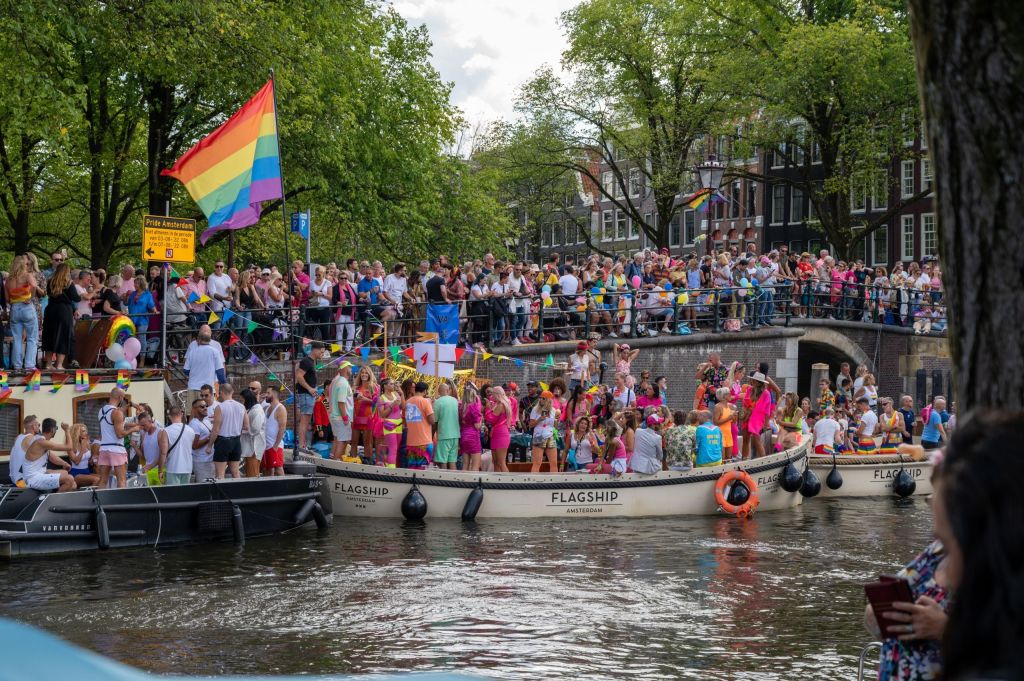 De Parade Van Trots Op De Kanalen Laat Uw Vlag Uitstralen Tijdens