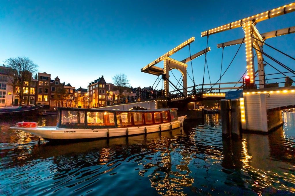 boat rental amsterdam